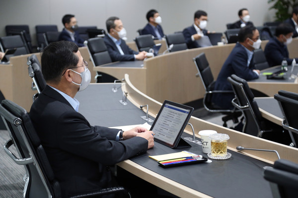신한카드는 지난 15일에 임부서장 전원이 온·오프라인 듀얼로 참석한 가운데 서울 을지로에 위치한 신한카드 본사에서 2021년 상반기 사업전략회의를 진행했다. 사진=신한카드 제공