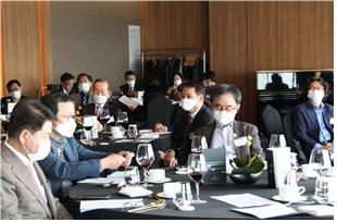 인간개발연구원 자문위원단 회의 모습