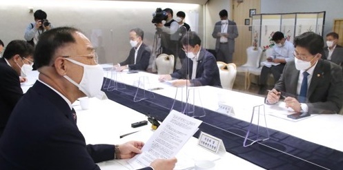 홍남기 경제부총리 겸 기획재정부 장관이 17일 서울정부청사에서 부동산 점검 관계장관회의에서 발언 중이다. 사진/연합뉴스