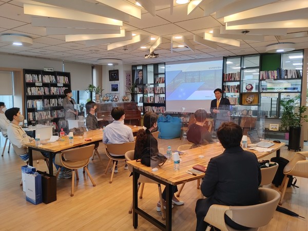 구자관 삼구아이앤씨 책임대표사원이 7일 인간개발연구원이 주최한 'HDI 멘토대학 5기' 멘토링 수업에서 강연을 하고 있다. 사진/손원태기자