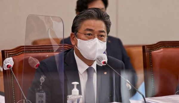 국감에서 답변하고 있는 정승일 한국전력 사장. /사진 연합뉴스