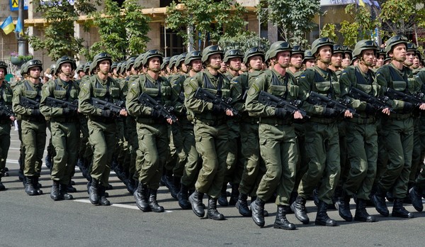 국제유가 100달러 시대. 우크라이나 군대 모습. 사진/pixabay
