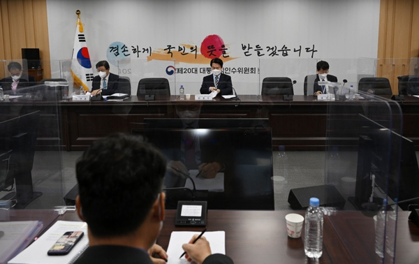 인수위, 소상공인 추가 지원방안 논의. 사진/연합뉴스