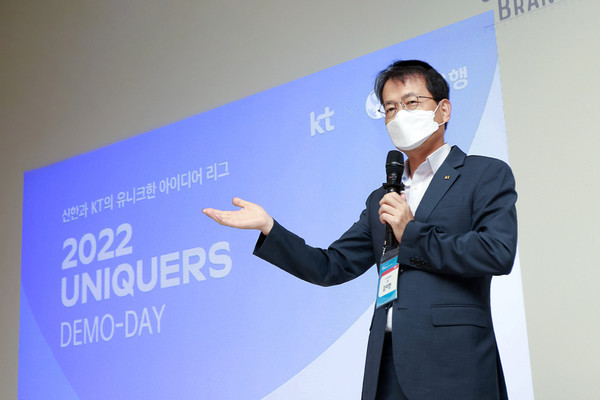 KT 융합기술원장 김이한 전무가 행사를 소개하는 모습. 사진/KT