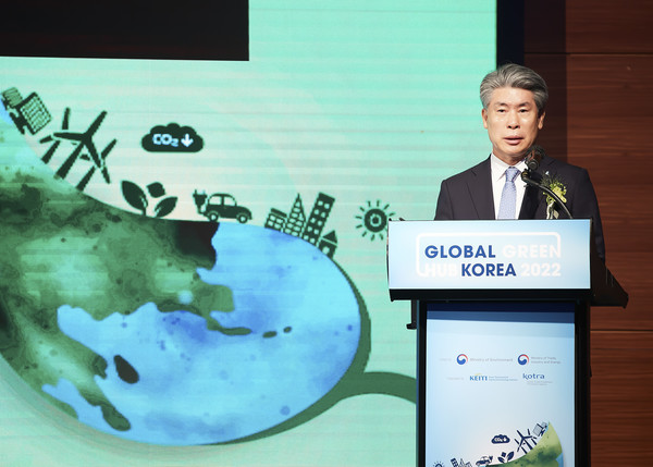 20일 서울 여의도 콘래드호텔에서 열린 ’Global Green Hub Korea 2022’에서 윤종원 IBK기업은행장이 기조연설을 하고 있다. 사진/기업은행