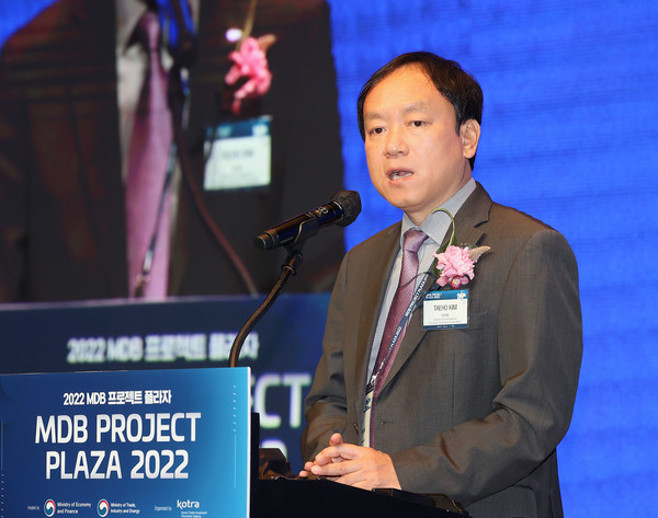 코트라는 22일부터 이틀간 JW 메리어트 호텔 서울에서 ‘다자개발은행(MDB) 프로젝트 플라자’를 개최한다. 김태호 코트라 경제통상협력본부장이 축사를 하고 있다. 사진/코트라