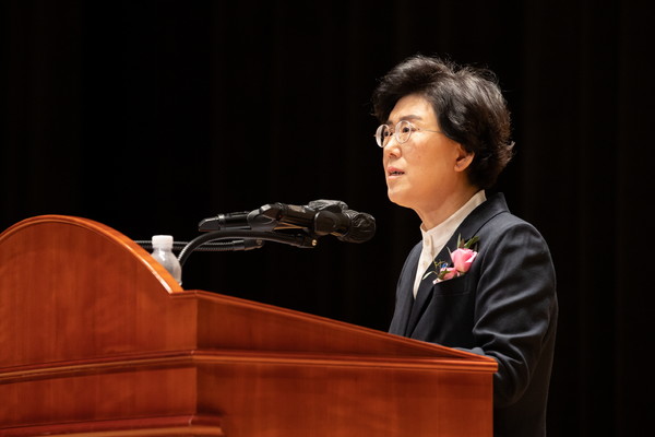 한국가스공사 제18대 최연혜 신임 사장이 12일 열린 취임식에서 취임사를 하고 있다.