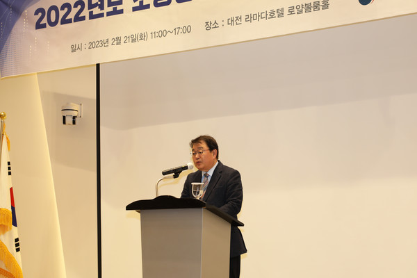 지난 21일 대전 라마다호텔에서 개최된 “‘2022년 소상공인 디지털 특성화대학 성과보고회”에 박성효 소진공 이사장이 참석해 인사말을 하고 있다.