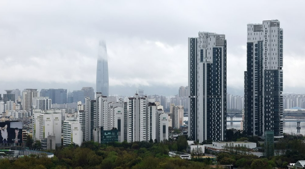 응봉산에서 바라본 성수동 일대 아파트 단지 모습. 사진/연합뉴스