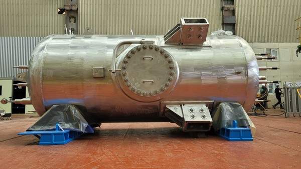 두산에너빌리티가 국제핵융합실험로(ITER) 국제기구에 공급하는 가압기의 측면