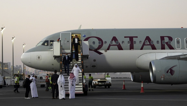 이란에서 풀려난 미국인 수감자들이 카타르 도하 공항에 도착하고 있다. 사진/연합뉴스