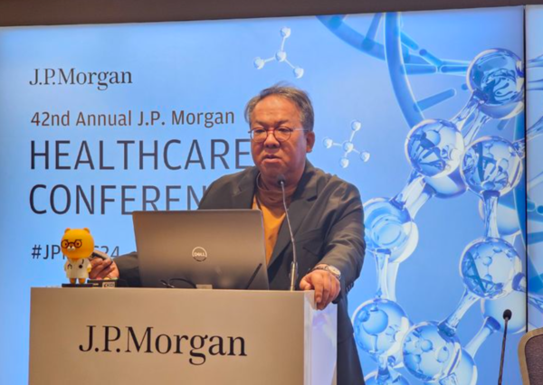 JP모건 헬스케어 컨퍼런스에서 발표하고 있는 황희 카카오헬스케어 대표. 사진/카카오헬스케어