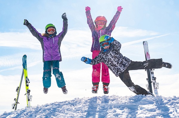 휘닉스 파크가 2월 25일 제2회 어린이 스키대회를 개최한다.
