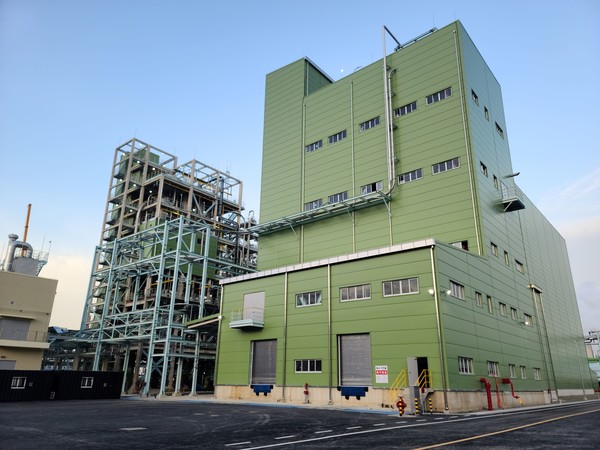 롯데케미칼과 롯데정밀화학이 전남 여수에 헤셀로스 생산공장을 건설해 스페셜티 제품 생산을 확대한다.