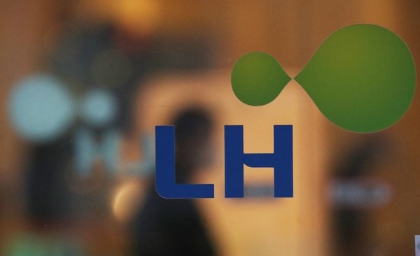 LH는 오는 14일 경기 성남시 소재 LH 경기남부지역본부 대강당에서 ‘2024년 공동주택용지 공급계획 설명회’를 개최한다.