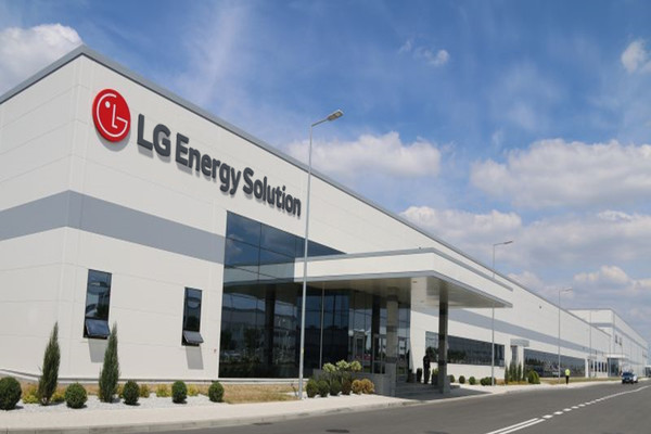 LG에너지솔루션의 지난해 연구개발(R&D) 투자가 큰 폭으로 증가해 처음 1조원을 넘었다.