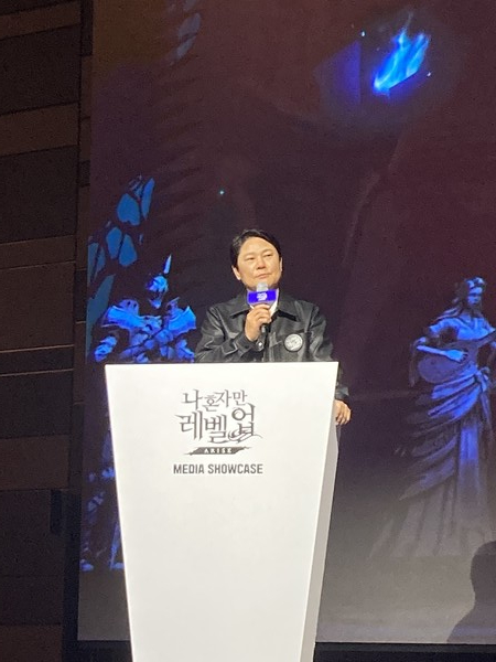 권영식 넷마블 대표가 19일 구로 지타워에서 상반기 신작 '나 혼자만 레벨업: 어라이즈' 미디어 쇼케이스에서 축사를 하고 있는 모습. 사진/이창수 기자