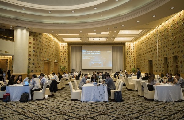 산업통상자원부와 코트라는 태국에서 이달 26일 ‘2024 한·태국 전기차 글로벌 파트너링(GP) 상담회’를 개최했다. 행사장 전경.