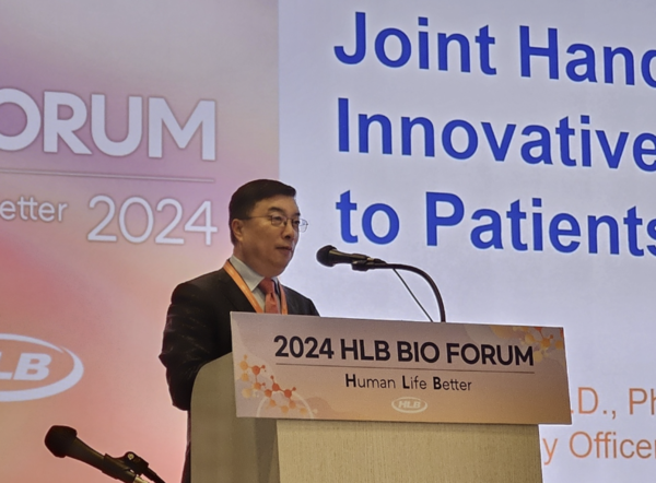 HLB 바이오포럼에서 발언하고 있는 프랭크 지앙 항서제약 부사장. 사진/연합뉴스