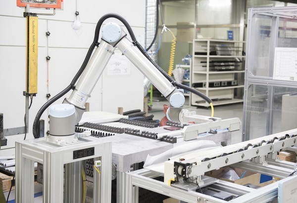 스마트공장이 도입된 중소기업의 제조 현장 모습. 사진/중소벤처기업부