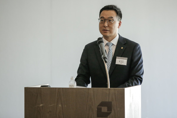 백재욱 대신경제연구소 대표가 기업 밸류업 프로그램 대응 간담회 개회사를 발표하고 있다. 사진/대신경제연구소