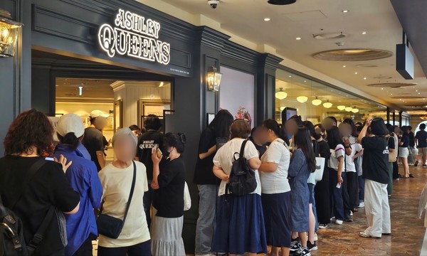 이랜드이츠 애슐리퀸즈, 엔터식스 상봉점 대기줄. 사진/이랜드
