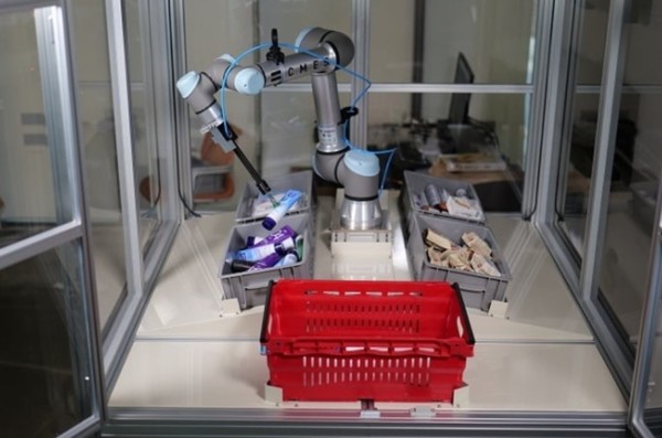 SK텔레콤이 2대 주주로 이름을 올린 로봇 기업 씨메스가 다음 달 코스닥 시장 상장을 목표로 IPO에 나선다. 씨메스 대표 솔루션 '피스피킹'. 사진/씨메스