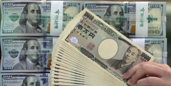 한국은행 국제국은 24일 발표한 보고서에서 전체 엔 캐리 자금의 잔액을 총 506조6000억엔(3조4000억달러)으로 추정하고 이 중 6.5%를 청산 가능 규모로 분석했다. 사진/연합뉴스