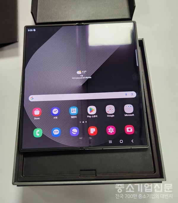 21일 서울 중구 삼성전자 기자실에서 폴더블 스마트폰 신제품 '갤럭시Z 폴드 스페셜 에디션'이 전시됐다. 사진/박서린 기자