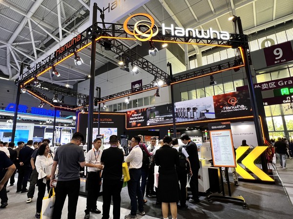 한화정밀기계가 'NEPCON Asia 2024' 전시에 참가해 고속 칩마운터 및 소프트웨어 솔루션을 선보였다. 사진/한화정밀기계