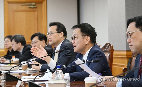 최상목 경제부총리 겸 기획재정부 장관이 11일 서울 중구 은행연합회에서 열린 긴급 거시경제·금융 현안 간담회에서 발언하고 있다. 사진/연합뉴스