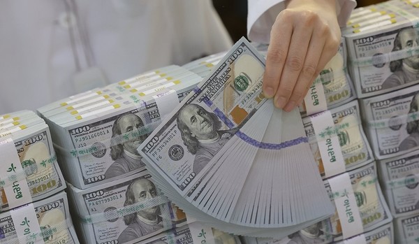 원달러 환율이 금융위기 이후 15년 만에 1450원을 넘어섰다. 사진/연합뉴스