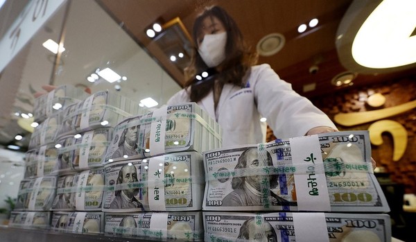 27일 오전 9시 41분 현재 원달러 환율은 전일 주간 거래 종가(오후 3시 30분 기준)보다 5.9원 오른 1475.5원에 거래되고 있다. 사진/연합뉴스