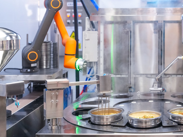 대구 논공휴게소광주방향 주방에 설치된 한화로보틱스 조리로봇. 사진/한화로보틱스