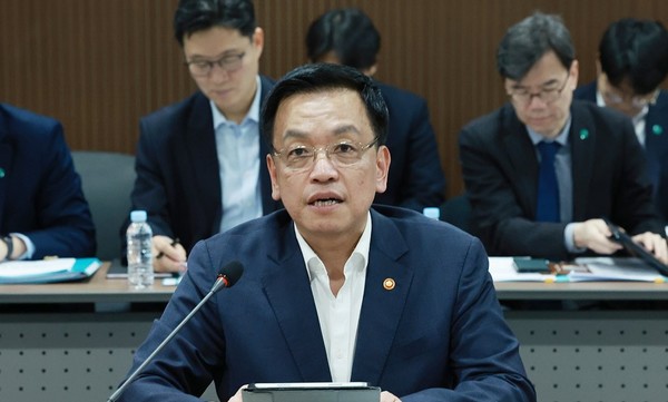 최상목 대통령 권한대행 부총리 겸 기획재정부 장관이 28일 서울 중구 한국프레스센터 신용회복위원회 대회의실에서 열린 민생경제점검회의에서 발언하고 있다. 사진/연합뉴스