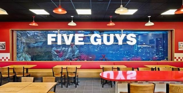 파이브가이즈 갤러리아광교점 내부 전경. 사진/에프지코리아