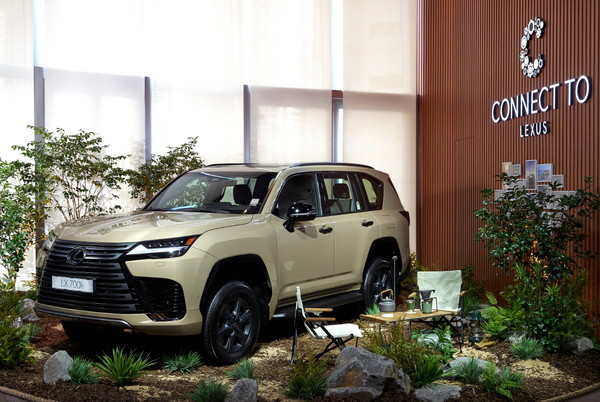 렉서스코리아가 플래그십 SUV '디 올 뉴 LX700h(The All-New LX 700h)' 국내 출시를 기념해, 서울 잠실에 위치한 복합문화공간 커넥트투(CONNECT TO)에서 오는 5월 31일까지 아웃도어 콘셉트의 특별 전시를 진행한다. 사진/렉서스코리아