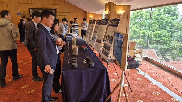 철강슬래그위원회가 충남 아산에 위치한 온양관광호텔 다이아몬드홀에서 '슬래그의 가치 및 활용 확대를 위한 순회설명회'를 개최했다. 사진/한국철강협회