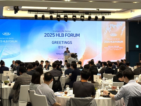 22일 서울 송파구 소피텔 앰버서더 서울 호텔에서 열린 HLB포럼에서 진양곤 HLB그룹 회장이 환영사를 하고 있다. 사진/HLB