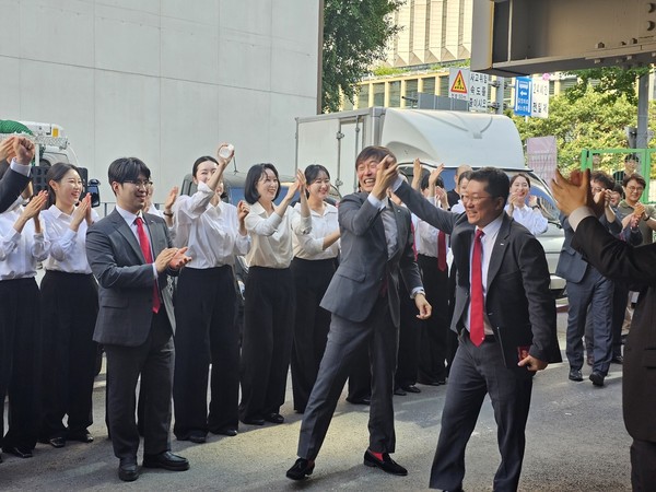 HDC현대산업개발이 지난 22일 ‘용산구 정비창 전면1구역 재개발사업 시공사 선정총회’에서 시공사로 최종 선정됐다.