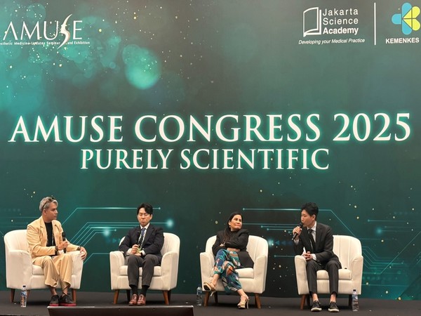 인도네시아 자카르타에서 열린 현지 최대 미용의학 학회에서 정재윤 오아로피부과 노원점 원장이 나보타와 페이스템 복합시술법 강연을 하고 있다. 사진/대웅제약