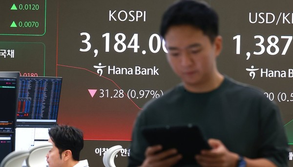 16일 코스피가 전 거래일 대비 28.9포인트(0.90%) 하락한 3186.38에 거래를 마감했다. 사진/연합뉴스