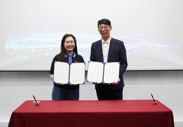 로봇 전문 기업 브릴스와 한봄고등학교가 스마트 인재 양성을 위한 산학협력을 체결했다