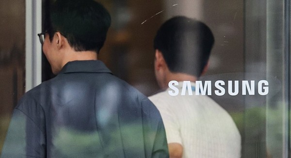 증권가가 삼성전자의 주가를 상향 조정하면서 투자자들의 시선은 어느덧 '8만전자'를 넘어 '9만전자'로 향하고 있다. 사진/연합뉴스