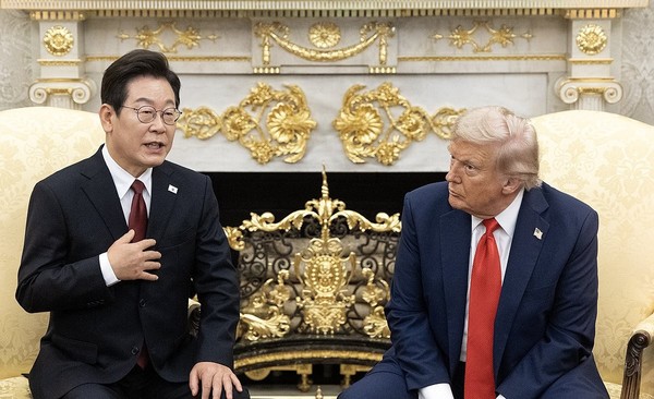 이재명 대통령과 도널드 트럼프 미국 대통령이 25일(현지시간) 미국 워싱턴DC 백악관에서 정상회담을 하고 있다. 사진/연합뉴스