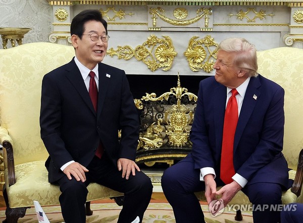 이재명 대통령과 도널드 트럼프 미국 대통령이 25일(현지시간) 미국 워싱턴DC 백악관에서 정상회담을 하고 있다. 사진/연합뉴스