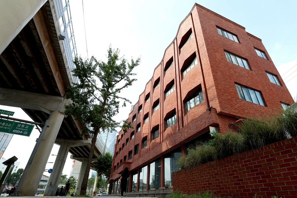 성수동 지역의 상징인 '붉은벽돌' 건축물. 사진/성동구