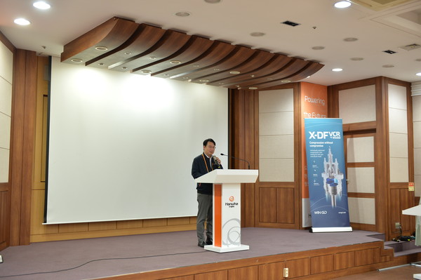 한화엔진은 창원 본사에서 'VCR 적용 X-DF엔진 세계최초 생산 기념행사'를 열고, VCR 기술이 탑재된 5X72DF-2.2 엔진의 첫 출하를 공식 발표했다. 사진/한화엔진