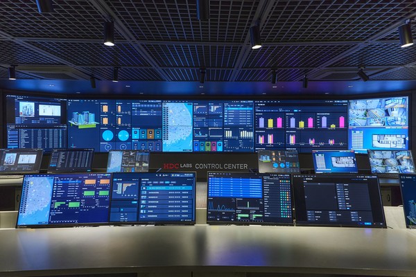  HDC그룹의 공간 AIoT 전문기업 HDC랩스가 AI 기술과 차별화된 디자인을 앞세워 스마트홈 시장에서 경쟁력을 높여나가고 있다. 사진은 HDC랩스의 통합콘트롤센터.