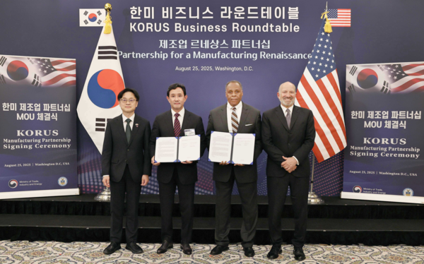 고려아연이 조만간 울산에 게르마늄 공장 건설을 추진한다. 사진은 지난달 미국 록히드마틴과 게르마늄 공급·구매와 핵심광물 공급망 협력을 위한 양해각서(MOU)를 체결한 모습. (왼쪽부터 김정관 산업통상자원부 장관, 최윤범 고려아연 회장, 마이클 윌리엄슨 록히드마틴 인터내셔널 사장, 하워드 러트닉 미국 상무부 장관). 